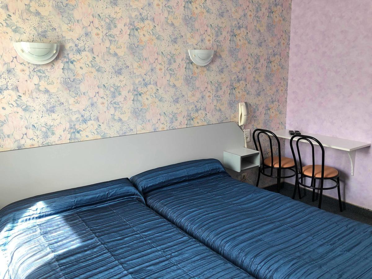 Hotel Des Voyageurs Saint-Chély-dʼAubrac Esterno foto