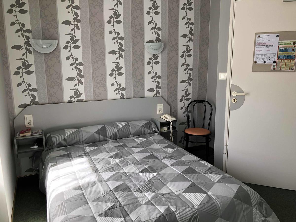 Hotel Des Voyageurs Saint-Chély-dʼAubrac Esterno foto